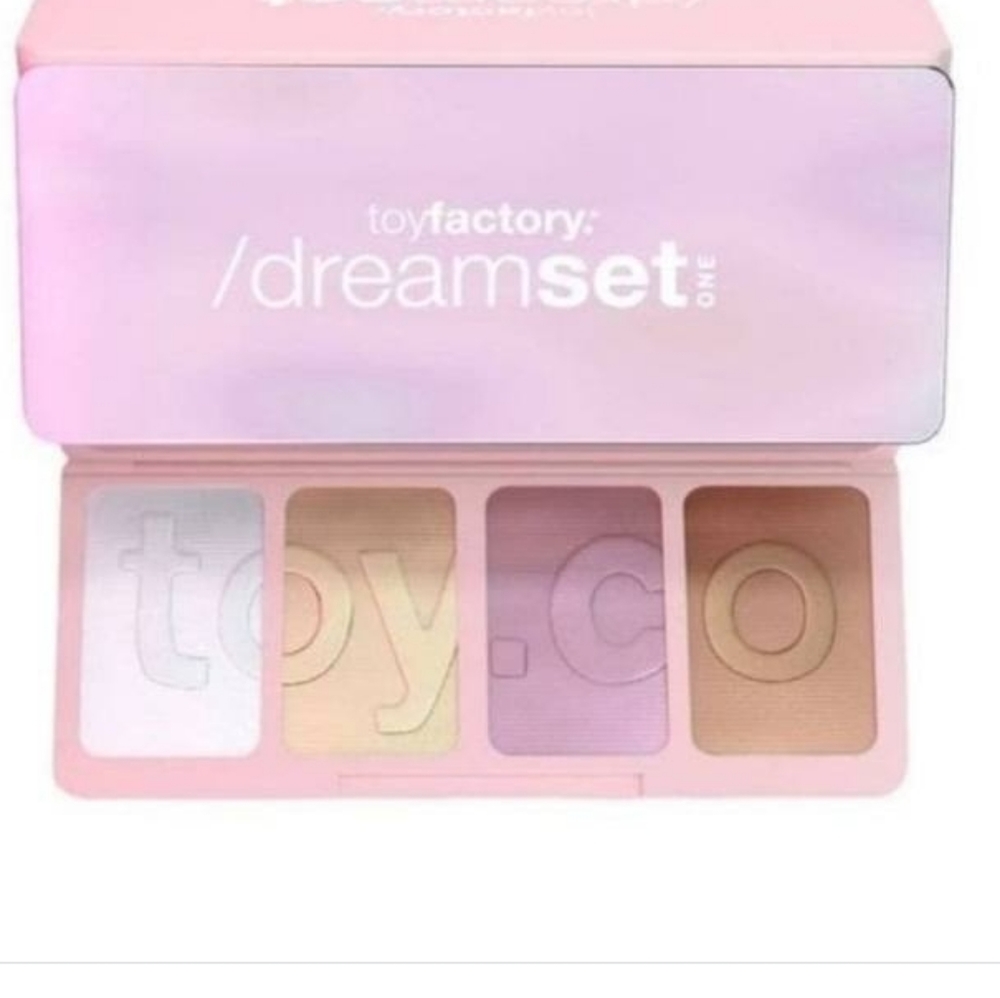 Toyfactory Dreamset highlighter/serum in one